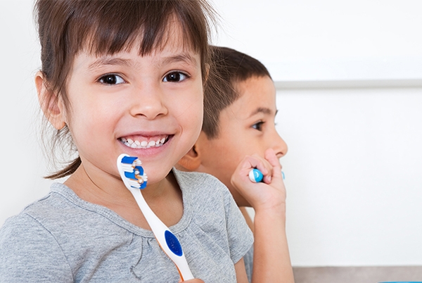 BEST TIPS FOR KEEPING YOUR CHILD'S TEETH HEALTHY & STRONG
